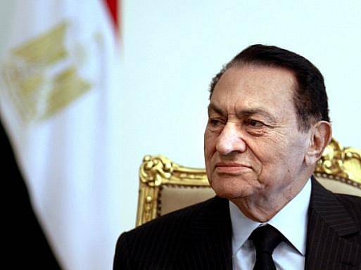 Egyptský prezident Husní Mubarak dnes pod tlakem masových protivládních demonstrací oznámil, že nebude znovu kandidovat v podzimních volbách hlavy státu. Chce prý ale zbývající měsíce ve funkci strávit nerušenou přípravou na předání moci.