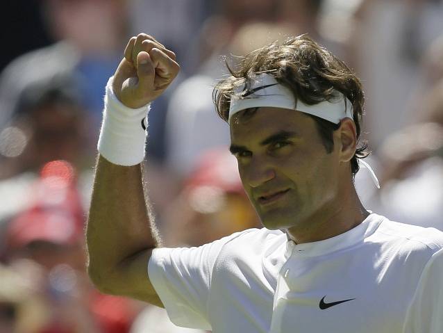 Druhý den na Wimbledonu: Roger Federer se na kurtu dlouho nezdržel
