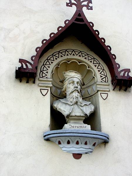 Busta knížete Jaromíra v městě Jaroměř, které založil