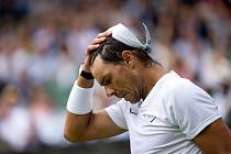 Zklamaný Rafael Nadal ve Wimbledonu