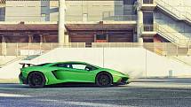 12. – 10. Lamborghini Aventador SV. Z 0 na 100 km/h za 2,8 s. O setinu rychlejší je ostrý Aventador, který na všechna kola posílá 750 koní (552 kW) a 690 Nm točivého momentu z 6,5litrového dvanáctiválce. Navíc vypadá rychle, i když stojí.