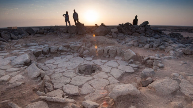 Naleziště v Jordánsku, kde chléb objevili. Uprostřed kruhové ohniště