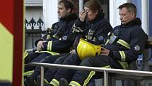 U požáru výškové budovy v Londýně zasahovalo přes 200 hasičů.