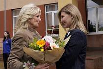 Americká první dáma Jill Bidenová se setkala s manželkou ukrajinského prezidenta Olenou Zelenskou.