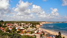 Baia dos Golfinhos si vysloužila místo mezi top plážemi světa díky tomu, že z ní lze snadno pozorovat delfíny. Pláš je součástí oblasti Praia da Pipa (na snímku) v Brazílii.