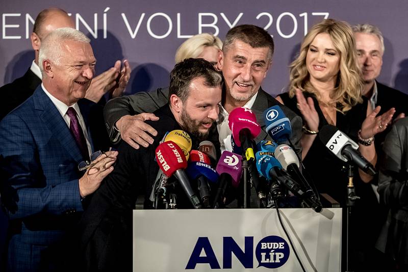 Sledování výsledků parlamentních voleb ve štábu ANO, 21. října v Praze. Babis