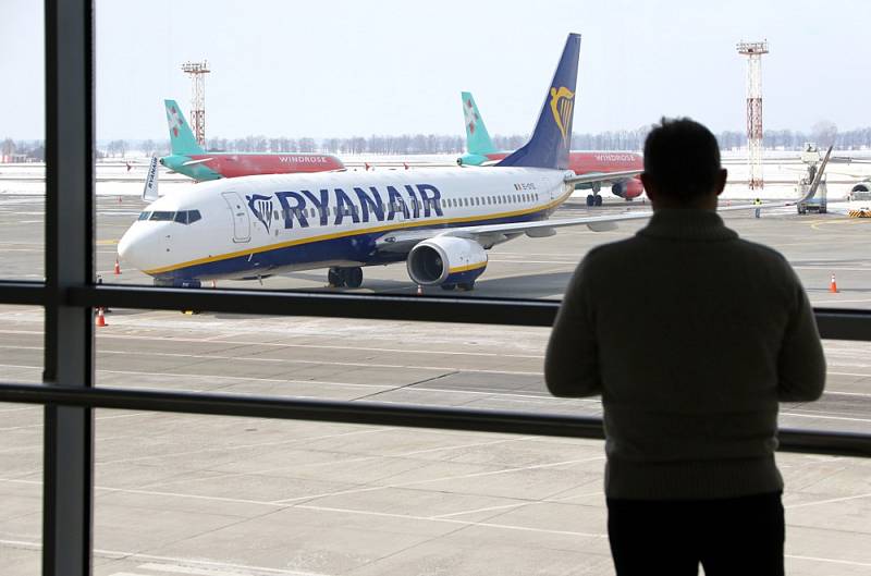 Letadlo společnosti Ryanair na letišti Boryspil v Kyjevě na Ukrajině.