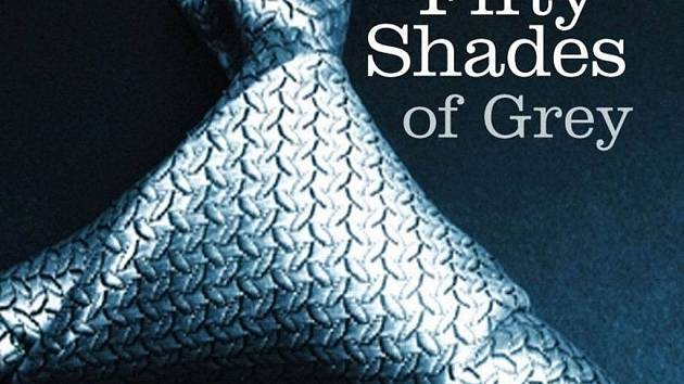 Kniha britské autorky E L James Fifty Shades of Grey, jíž v české verzi zůstaly bůhvíproč oba tituly, originální i český (Fifty Shades of Grey/ Padesát odstínů šedi), je bestseler.