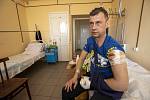 Ukrajinec Andrii Bolbat z Doněcké oblasti skončil v nemocnici poté, co ho zasáhly šrapnely