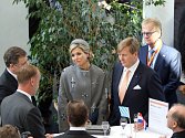 Poprask dnes způsobil v Německu šedivý kabát nizozemské královny Máximy, která je nyní se svým chotěm Willemem-Alexanderem na návštěvě Bavorska.