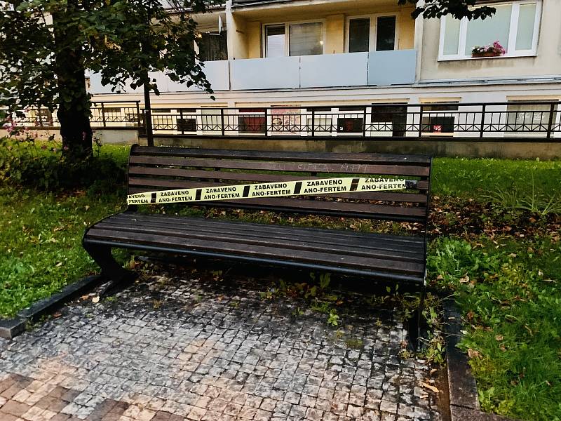 Zabaveno Anofertem, Brandýs nad Labem - lavička