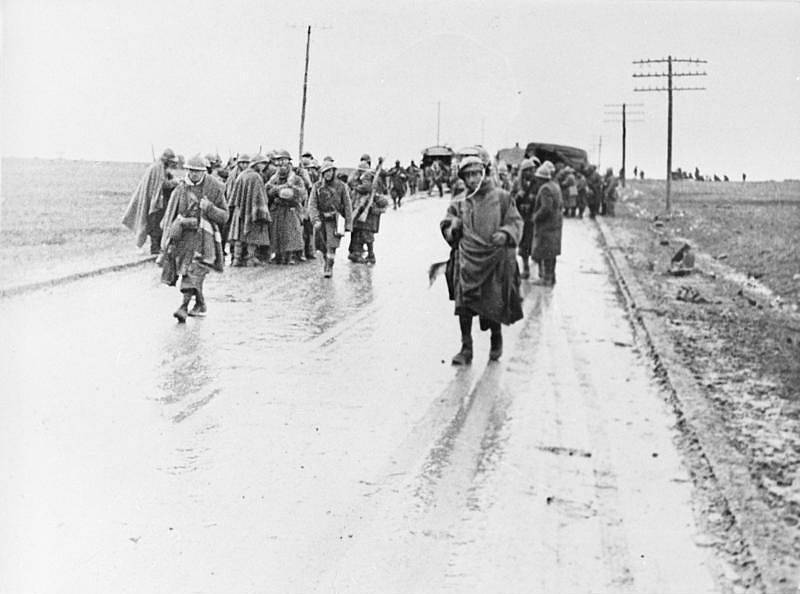 Začátkem března 1937 začala velká ofenzíva fašistických Frankových jednotek proti Guadalajaře, jejíž hlavní nápor byl veden na silnici Madrid - Saragossa (Carretera de Aragon)