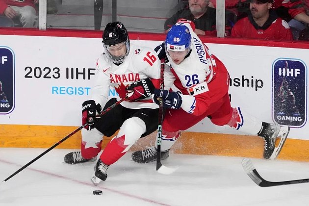 Momentka z finále mistrovství světa hráčů do dvaceti let mezi Českem a Kanadou.