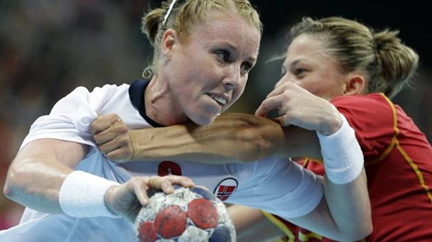 Norske håndballspillere beseirer Montenegro og feirer OL-gull nok en gang