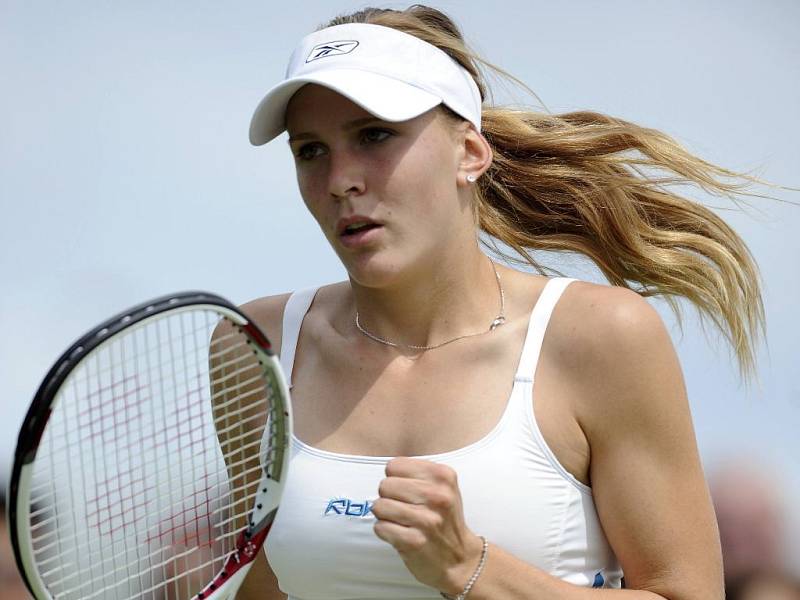Nicole Vaidišová postoupila po výhře 2:1 na sety nad Australankou Samanthou Stosurovou do třetího kola slavného tenisového turnaje ve Wimbledonu.