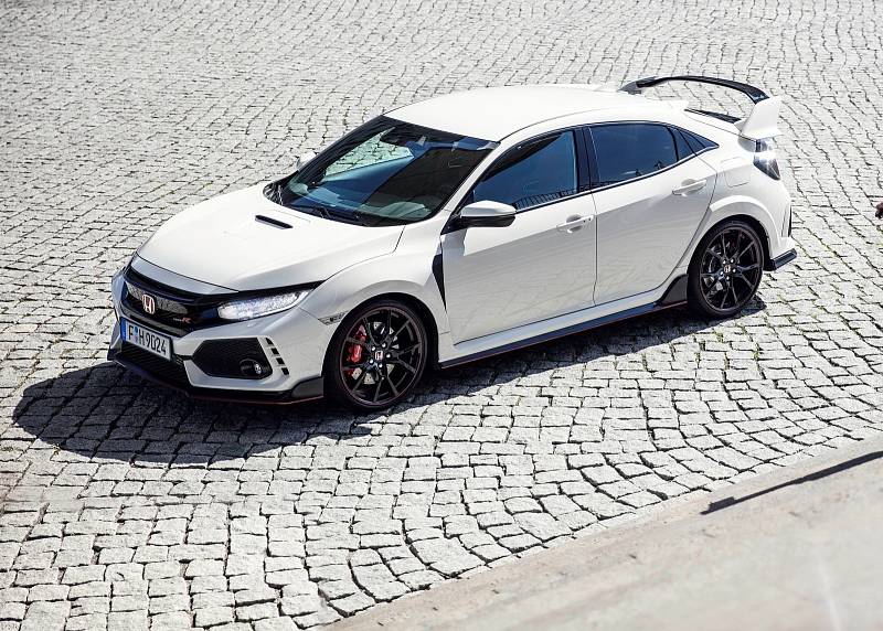 Honda Civic Type R (+15 až 25 000 Kč dle verze). Cena od: 949 900 Kč