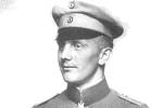 Letecké eso první světové války Lothar von Richthofen. Byl mladším bratrem slavného Rudého barona. Na konto si připsal čtyřicet sestřelů.