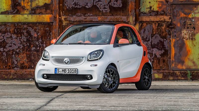 Druhé nejlepší mini auto: Vcelku těsně se na druhém místě mezi nejmenšími vozy objevuje Smart Fortwo, mající vážné závady jen ve 4,2 % kontrol. Průměrný nájezd: 25 000 kilometrů.