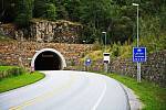 Tunel Lærdal v Norsku je s 24,5 kilometry nejdelší silniční tunel na světě. Spojuje města Aurlandsvangen v obci Aurland a Lærdalsøyri v obci Lærdal.
