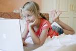 Rodiče často nevědí o rizicích internetu ani o tom, co jejich děti na sociálních sítích dělají.