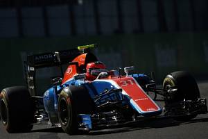 Francouzský pilot Esteban Ocon.