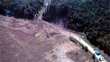 Místo dopadu letu 93 United Airlines. Tento let byl jedním ze čtyř unesených 11. září 2001. Cestující se vzepřeli únoscům, letadlo se zřítilo na pole v Pensylvánii.