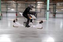„Létající motocykl“ Hoversurf Scorpion.