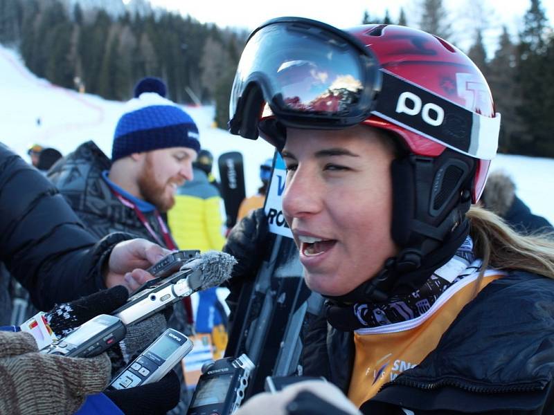 Triumf Ester Ledecké na prvním závodě Světového poháru v italské Carezze. 