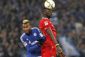 Schalke - Hannover: Eric Maxim Choupo-Moting a Salif Sane 