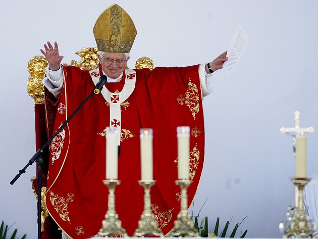 Papež Benedikt XVI. při mši svaté na Proboštské louce ve Staré Boleslavi 28. září.