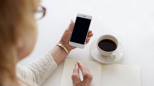 Smlouva po telefonu? Neříkejte své ANO lehkovážně, varuje dTest - Deník.cz