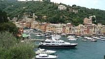 V zátoce u městečka Portofino kotví luxusní jachty