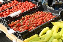 Ceny paprik, rajčat, cibule a další mimosezónní zeleniny v obchodech raketově vzrostly a v nákupních košících z těchto potravin udělaly takřka luxus
