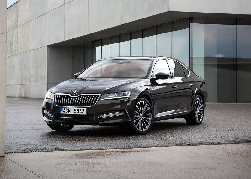 Škoda Superb Ambition 1.5 TSI: 694 900 Kč