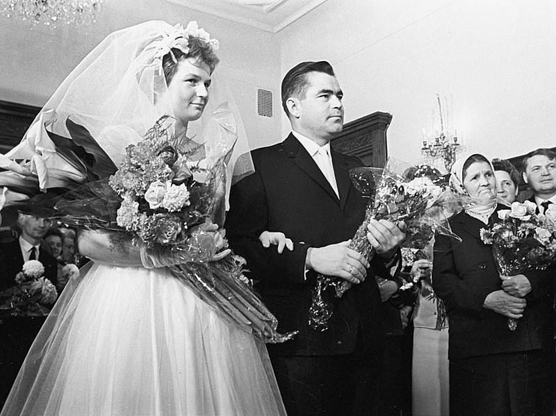 Svatba dvou kosmonautů - Valentiny Tereškovové a Andriyana Nikolayeva. Jejich dcera se stala prvním člověkem, jehož oba rodiče pobývali ve vesmíru.