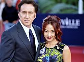 Nicolas Cage a jeho manželka Alice Kim. 