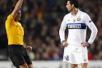 Thiago Motta z Interu Milán viděl na Nou Campu proti Barceloně žlutou kartu.