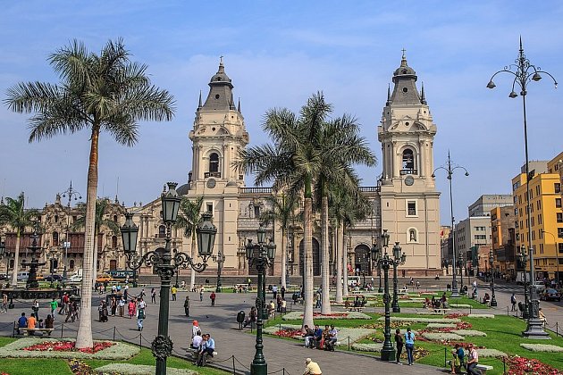Hlavní město Peru, Lima. Na snímku náměstí Plaza de Armas se známým chrámem.