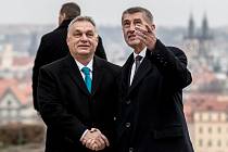 Maďarský premiér Viktor Orbán a tehdejší český premiér Andrej Babiš při společném setkání v Praze