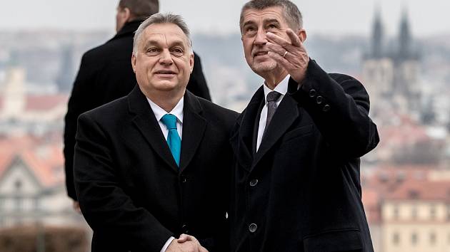 Maďarský premiér Viktor Orbán a tehdejší český premiér Andrej Babiš při společném setkání v Praze