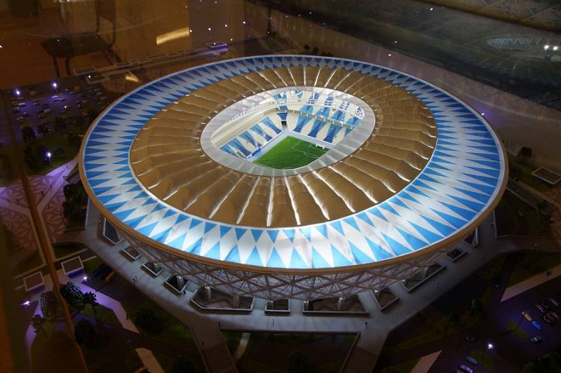 Volgograd Arena (Volgograd, 45 015 diváků). Vnější design dalšího z ryze nových stadionů má připomínat ohňostroje na Den vítězství. Unikátní je také střecha, jejíž konstrukce s kabely připomínajícími paprsky kola na bicyklu dodává aréně prvek vzdušnosti.