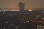 Výbuch v Gaze po útoku izraelské rakety.