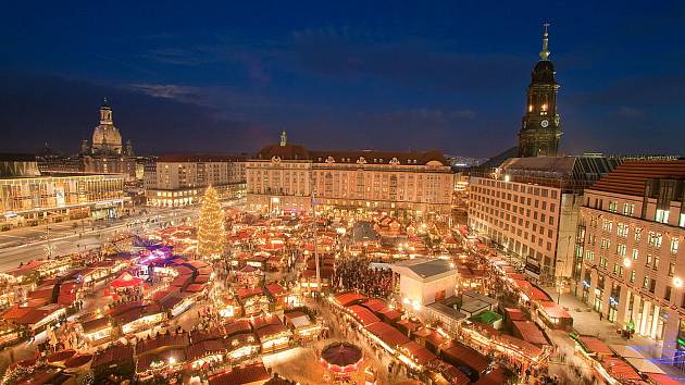 Atmosféra historického města ve spojení s vánoční výzdobou je v Drážďanech úžasná