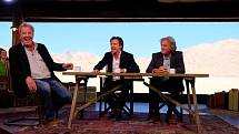 Richard Hammond, James May a Jeremy Clarkson.