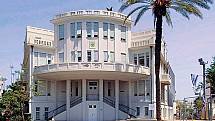 BEIT HA'IR neboli radnice. V původní budově na upraveném Bialikově náměstí v Tel Avivu je dnes muzeum.