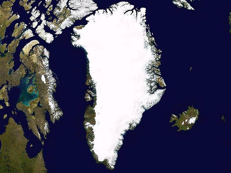 Grónsko je z většiny zaledněným ostrovem. Pod ledem v severozápadní oblasti se nachází obří kráter Hiawatha.