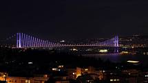 Hodina Země - Bosporský most v Istanbulu