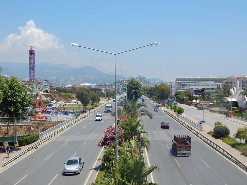Alanya: hlavní silniční tah směr Antalya