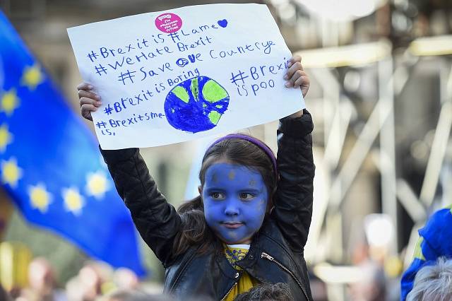 V ulicích Londýna se sešlo více než půl milionu odpůrců brexitu.