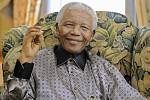 Spojené státy vyškrtly bývalého prezidenta Jihoafrické republiky Nelsona Mandelu a jeho Africký národní kongres (ANC) ze seznamu možných teroristů.